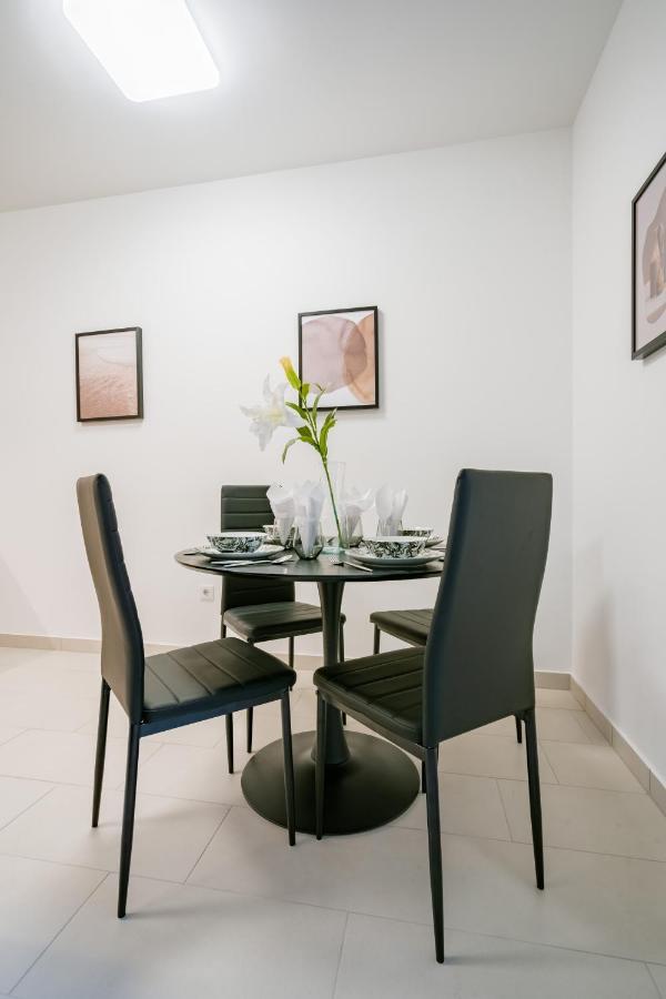 Fox Premium Apartment & Free Private Parking Budapeste Exterior foto