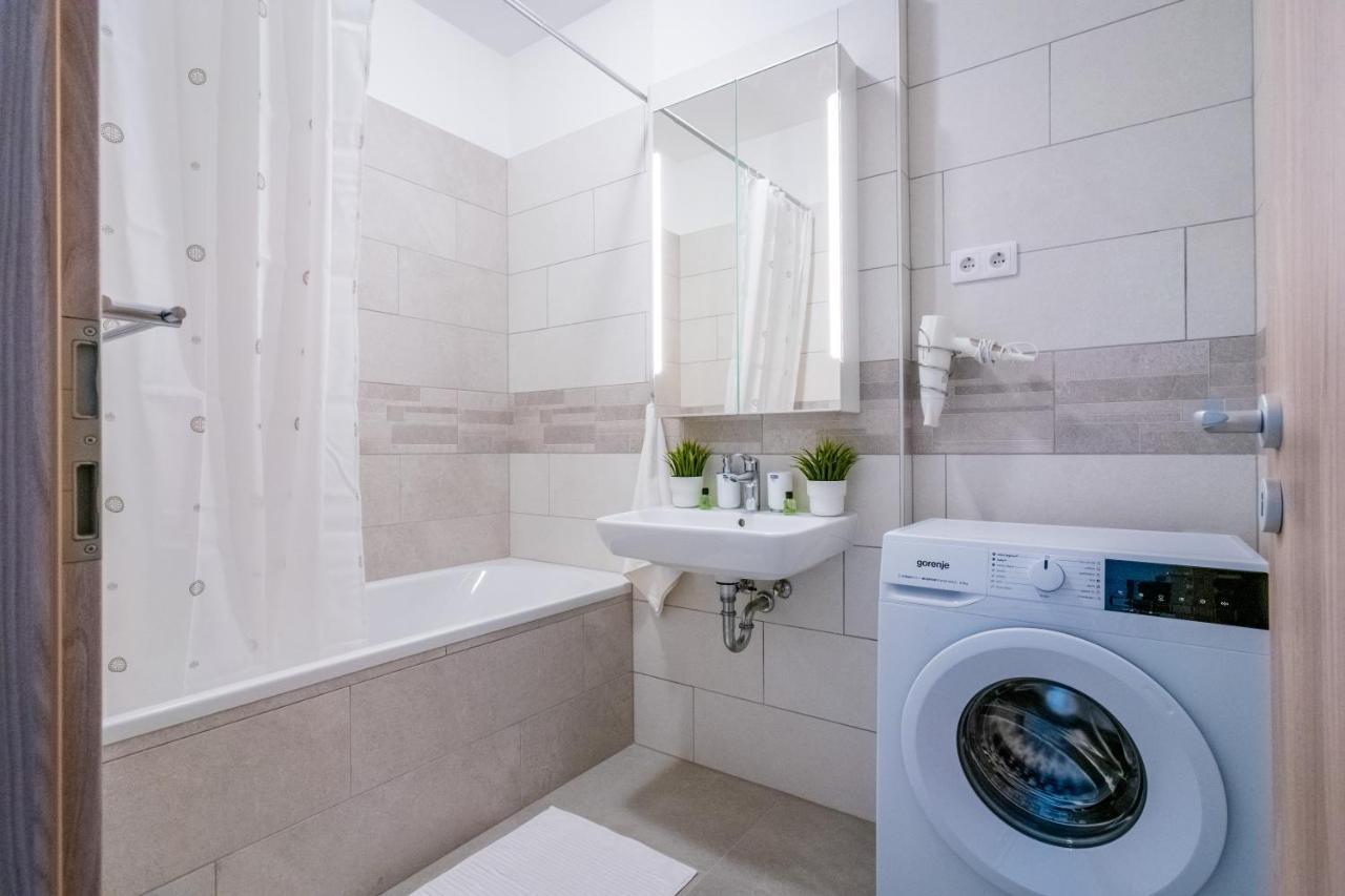 Fox Premium Apartment & Free Private Parking Budapeste Exterior foto